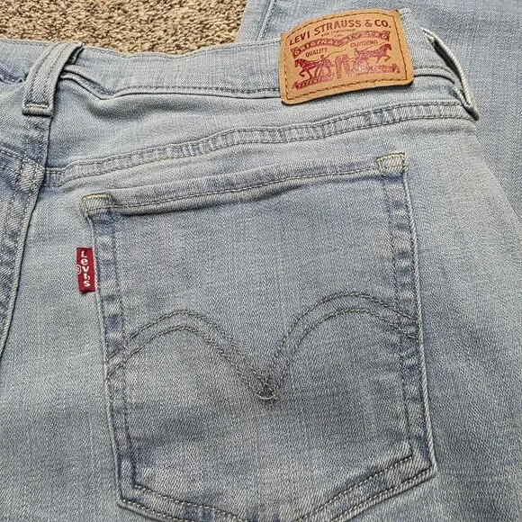 Levis Cropped Jeans Size Size 31 Light Wash Rolled Cuffs Beach Vacation Summer - Picture 3 of 6